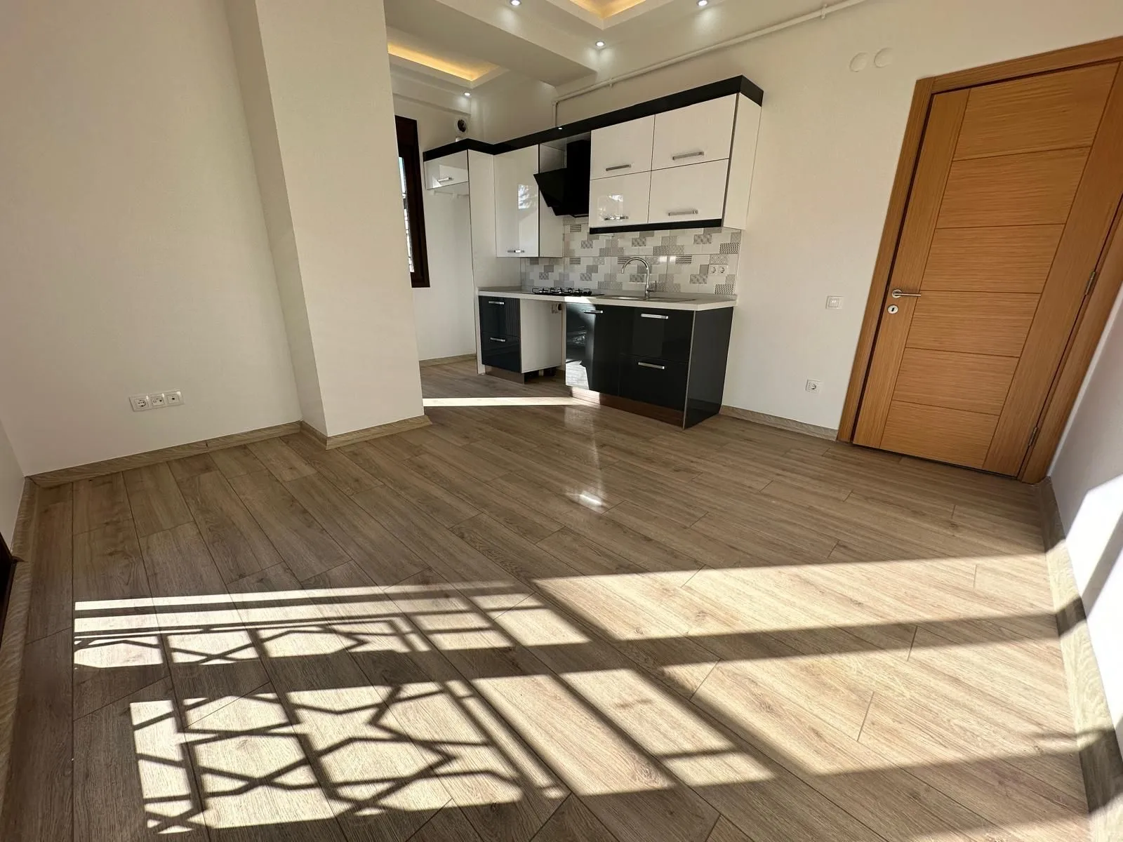 ÜÇEL BOSTANCI'DAN K.YALI MARMARAY YAKIN ARAKT ULTRA LÜX 80M2 2+1